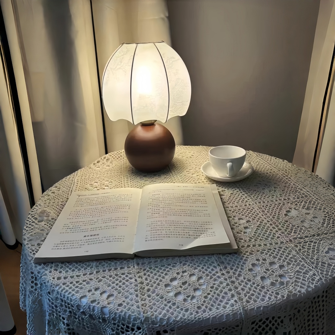 Vintage floral table lamp, med - Home Of Textiles reseña y precio